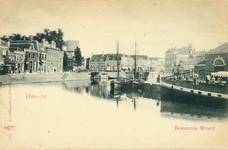 2078 Gezicht op de Stadsbuitengracht te Utrecht; links de Bemuurde Weerd O.Z. en de Weerdbrug, op de achtergrond de ...